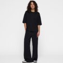 t-shirt-oversize-z-lejacej-tkaniny-03-galeria