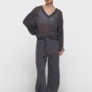lekki-sweter-z-dekoltem-v-01