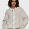 puszysty-sweter-z-lureksem-01